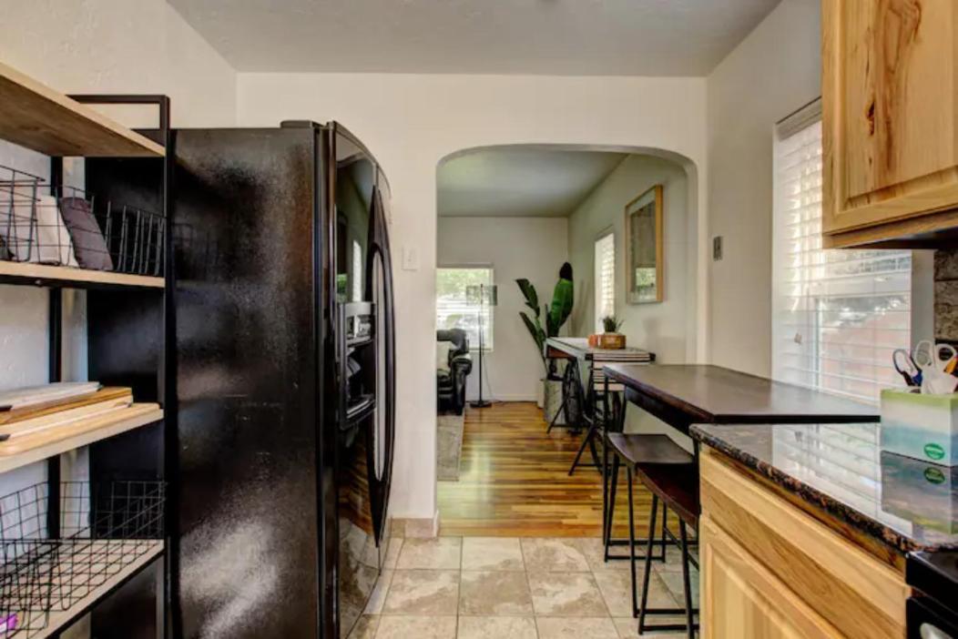 Home Sweet Idahome, Feels Like Home With All The Decor You Wish You Could Afford King Bed In Master, Fully Fenced Dog Friendly Yard, A Few Blocks From Bsu And Downtown Boise, Your Perfect Stay! 외부 사진