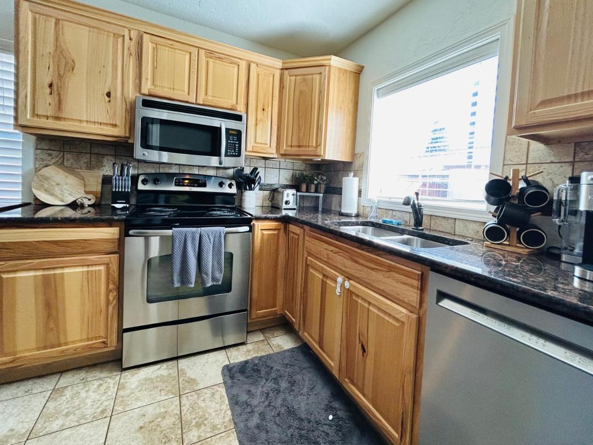 Home Sweet Idahome, Feels Like Home With All The Decor You Wish You Could Afford King Bed In Master, Fully Fenced Dog Friendly Yard, A Few Blocks From Bsu And Downtown Boise, Your Perfect Stay! 외부 사진