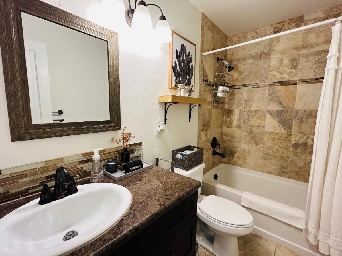 Home Sweet Idahome, Feels Like Home With All The Decor You Wish You Could Afford King Bed In Master, Fully Fenced Dog Friendly Yard, A Few Blocks From Bsu And Downtown Boise, Your Perfect Stay! 외부 사진