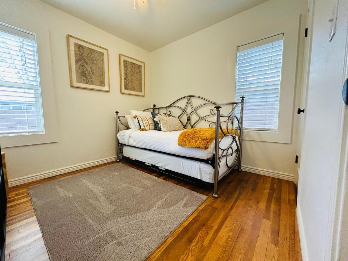 Home Sweet Idahome, Feels Like Home With All The Decor You Wish You Could Afford King Bed In Master, Fully Fenced Dog Friendly Yard, A Few Blocks From Bsu And Downtown Boise, Your Perfect Stay! 외부 사진